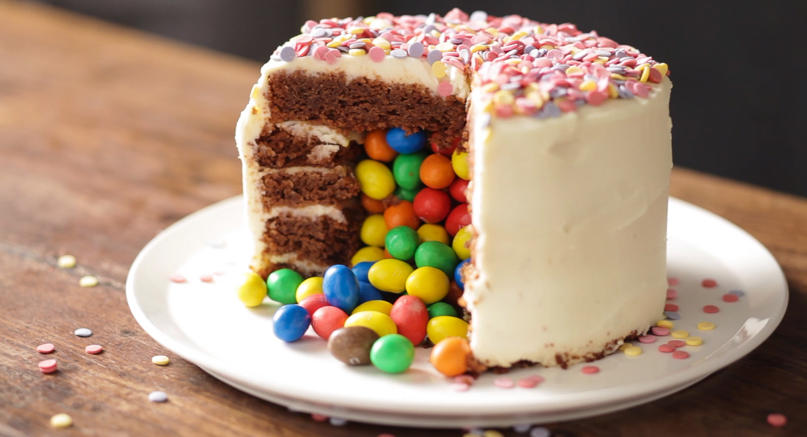 Recette - Gâteau d'anniversaire au chocolat facile en vidéo 