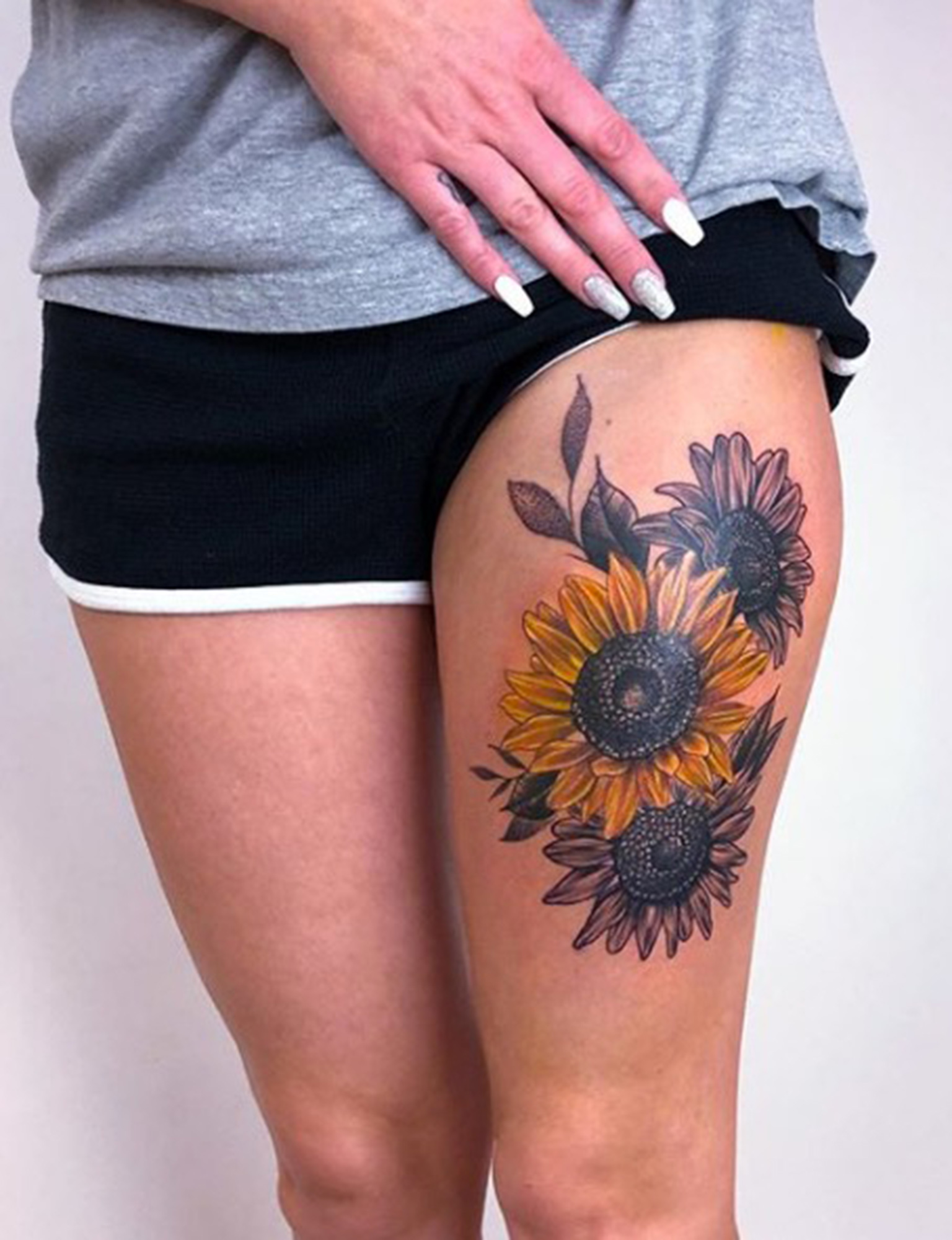 Tatouage Cuisse Tendance tatouage à la cuisse : notre sélection des plus jolis modèles -  Femme Actuelle