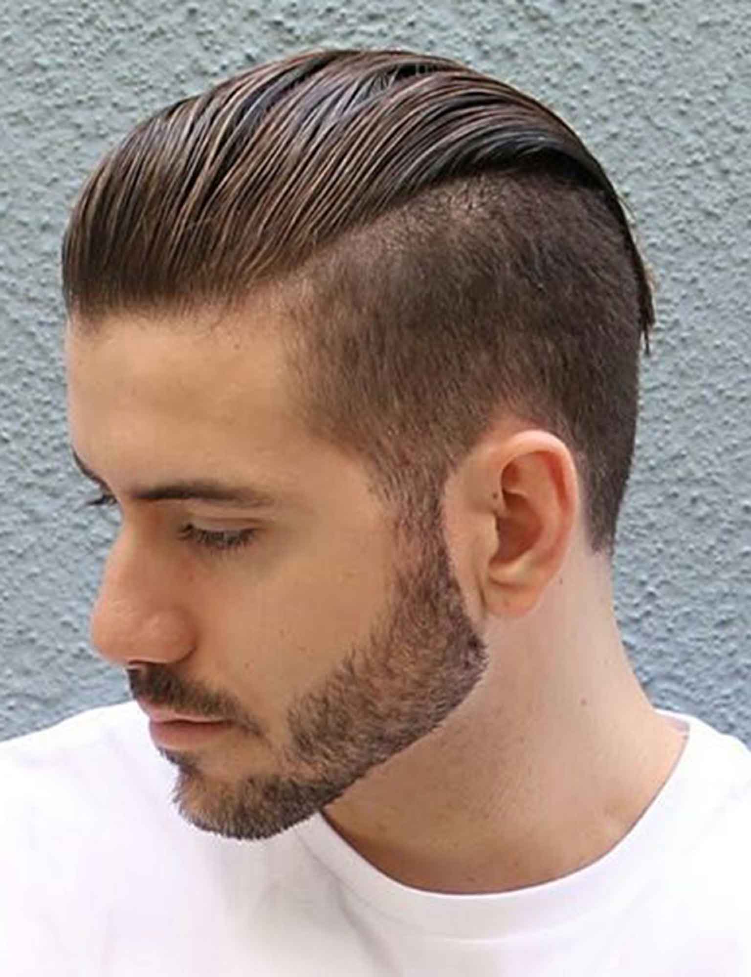 Featured image of post Coupe De Cheveux Homme Court Sur Les C t s Long Dessus Pour retenir les m ches rebelles il est conseill d appliquer une noisette de p te fixante sur les cheveux humides