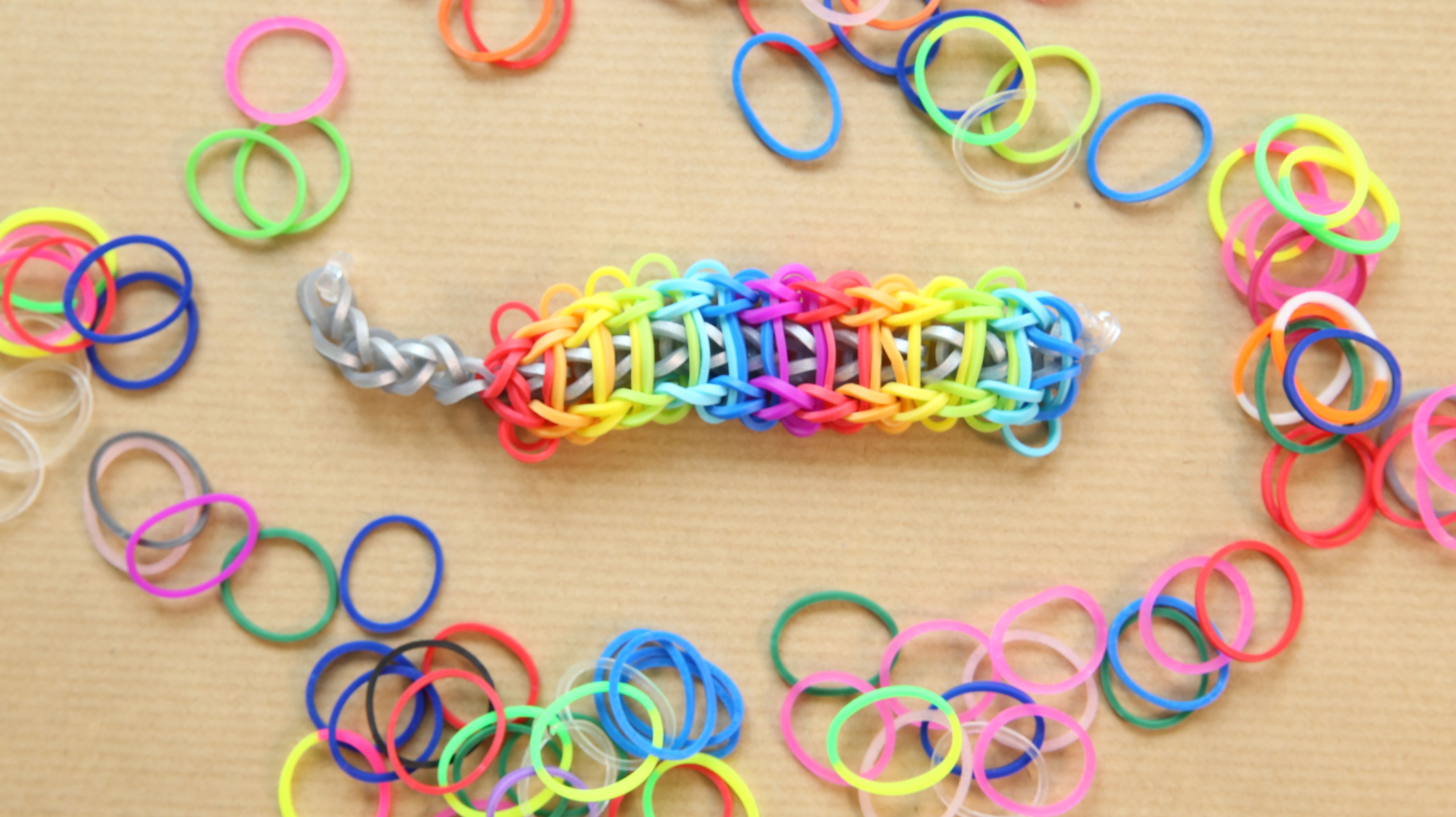 7 idées DIY incroyables pour fabriquer des bracelets fantaisie pour femmes