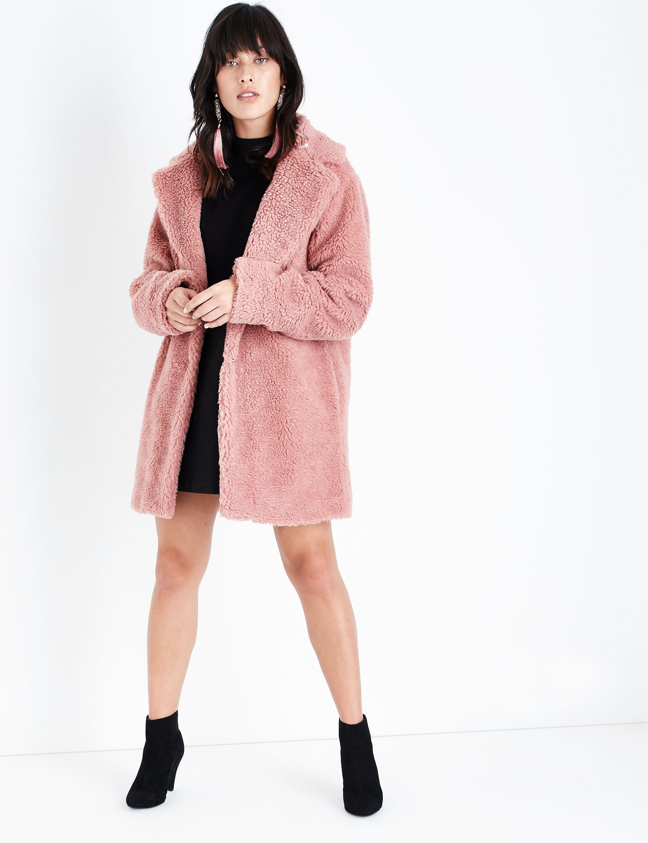 Manteau d'hiver en fourrure rose doux et confortable inspiré de