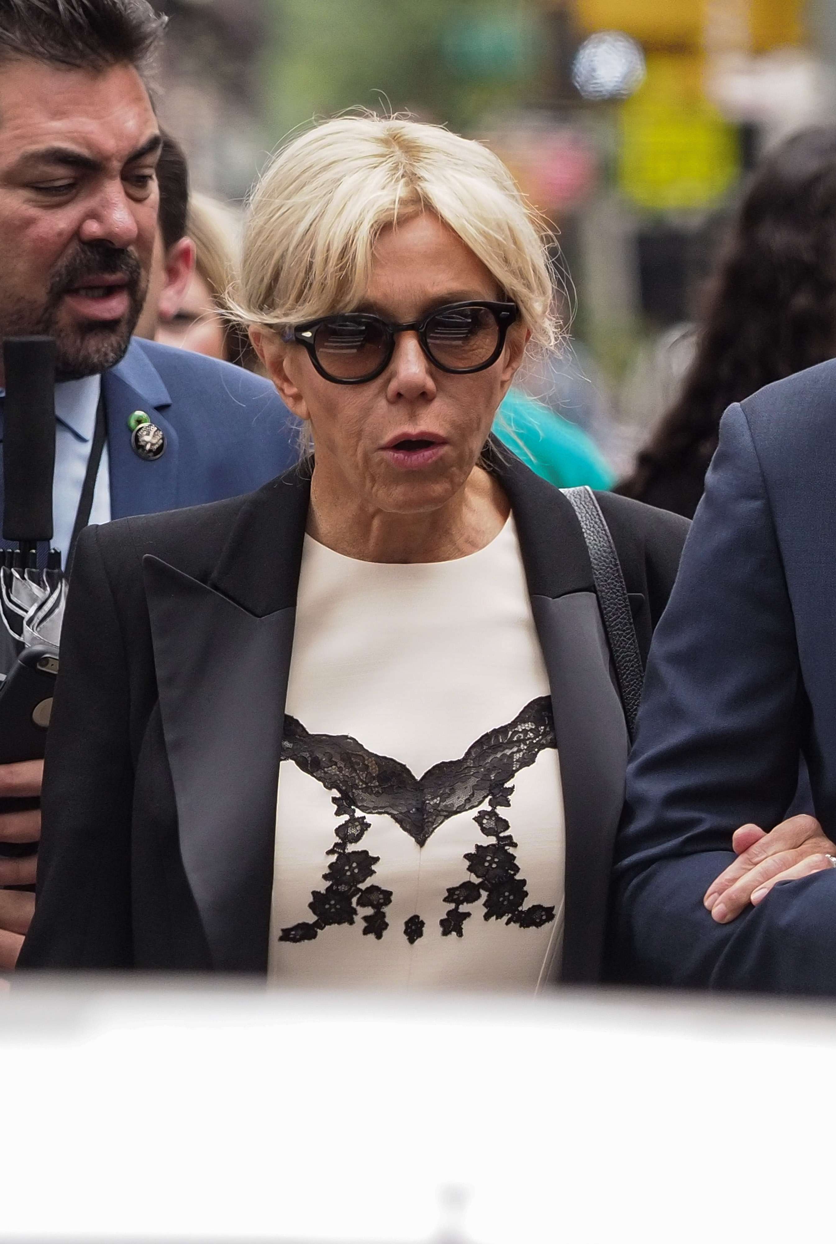 Brigitte Macron en robe blanche Louis Vuitton a attiré tous les regards au  dîner d'État à la Maison-Blanche