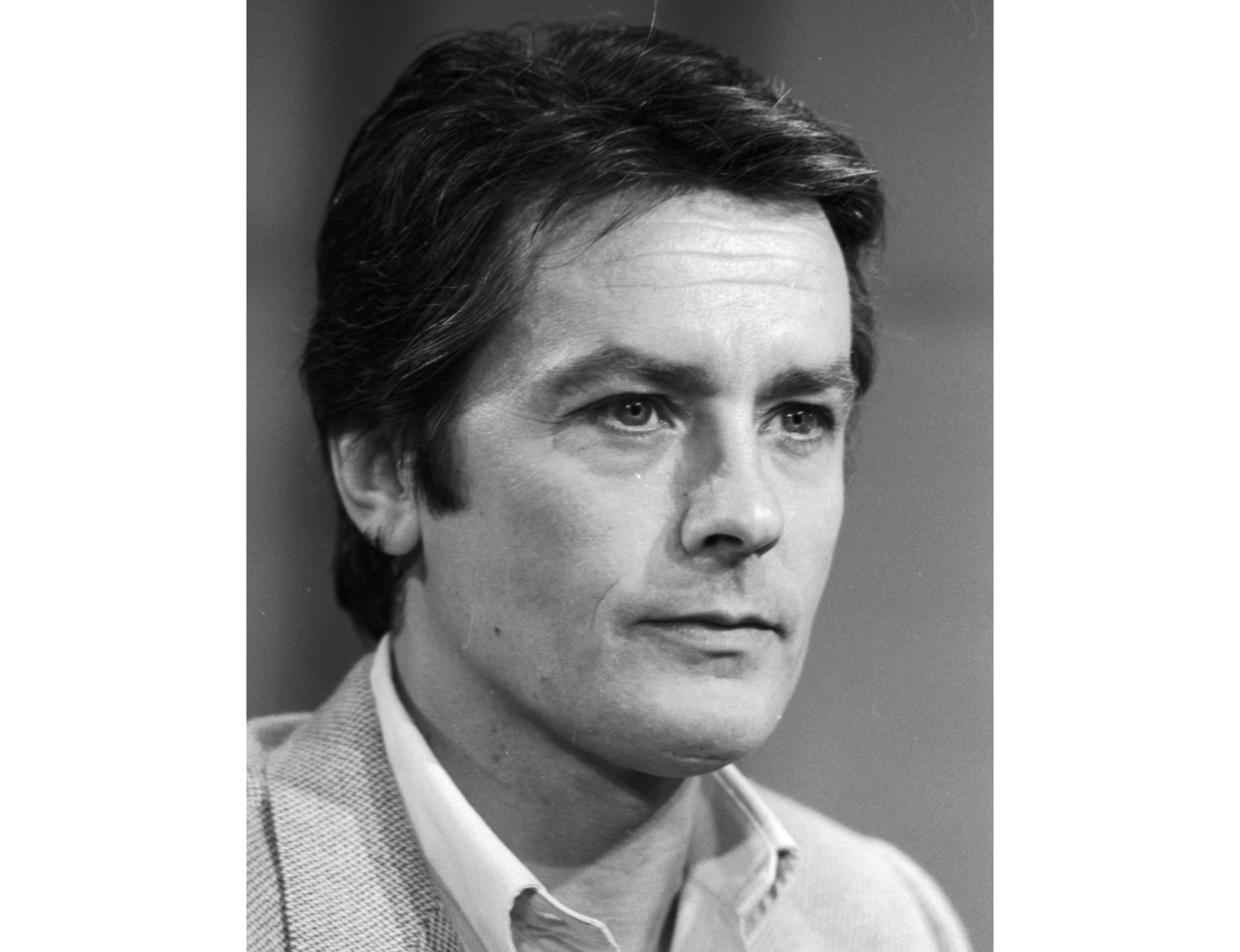 Alain Delon : son évolution physique en images - Femme Actuelle