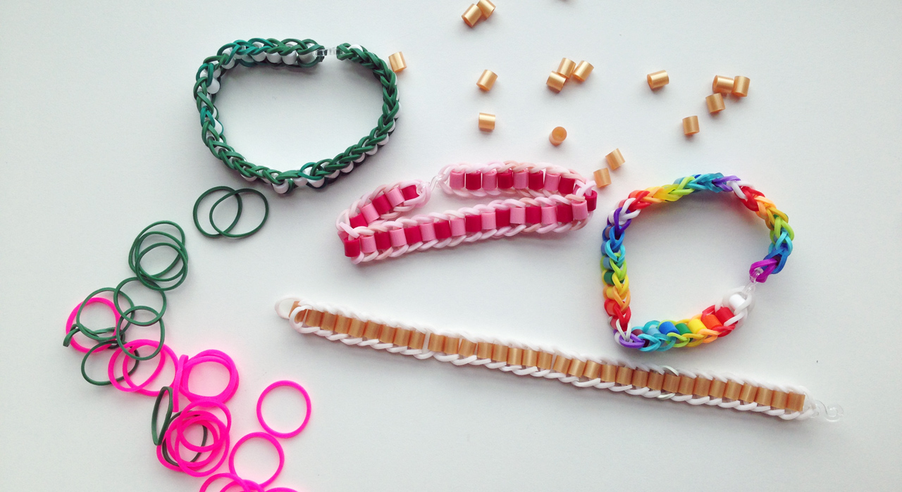 Fabriquer un bracelet élastique manchette avec une machine Rainbow Loom