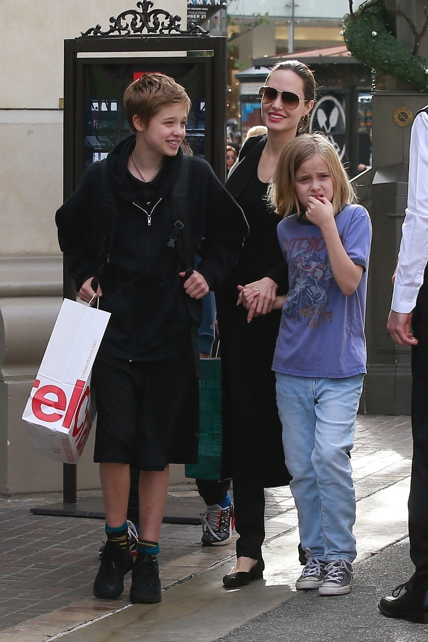 Shiloh Jolie Pitt Frères Et Sœurs Shiloh Jolie-Pitt, un style qui s'affirme - Gala