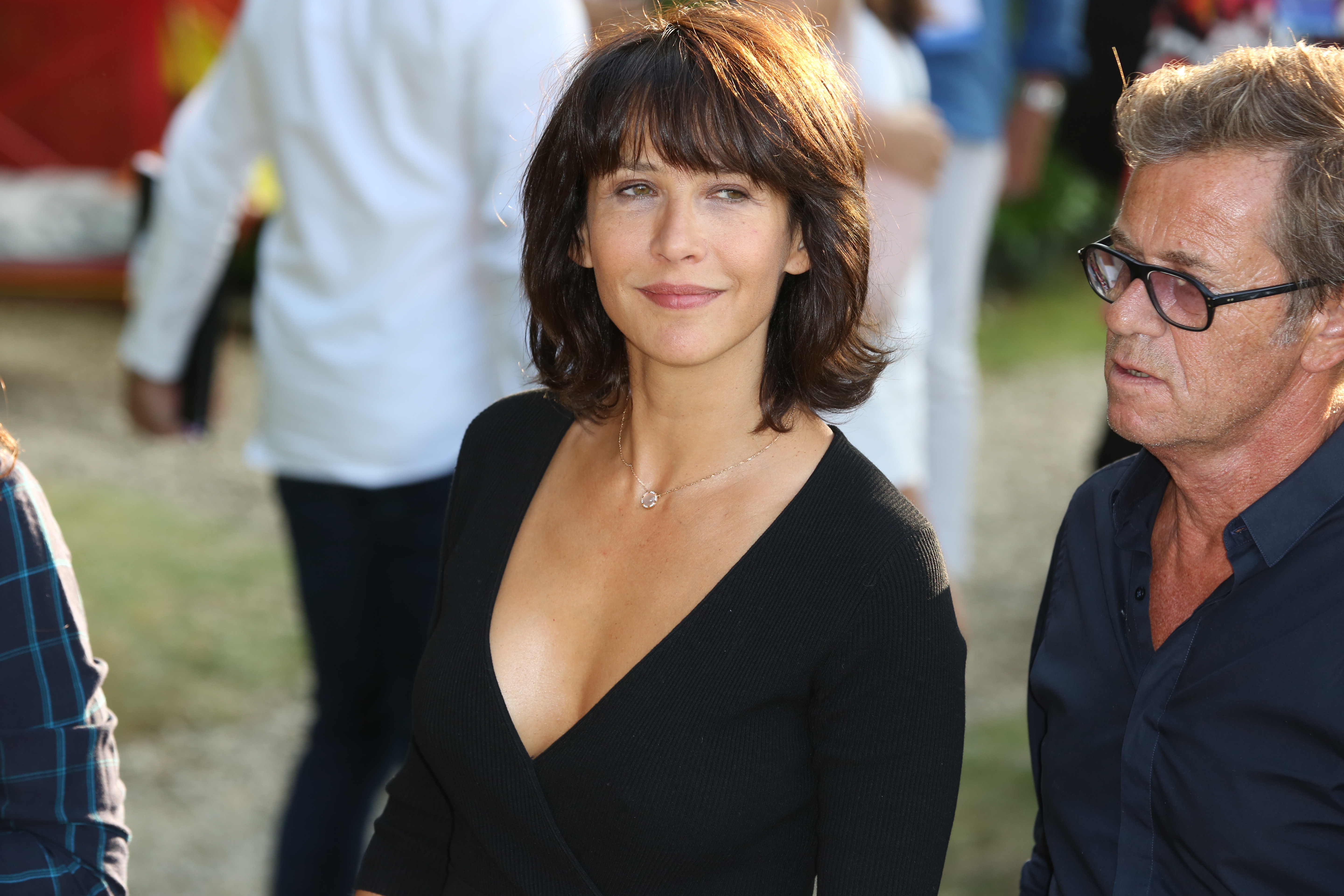 Sophie Marceau, radieuse à Angoulême, après ses vacances en amoureux - Gala