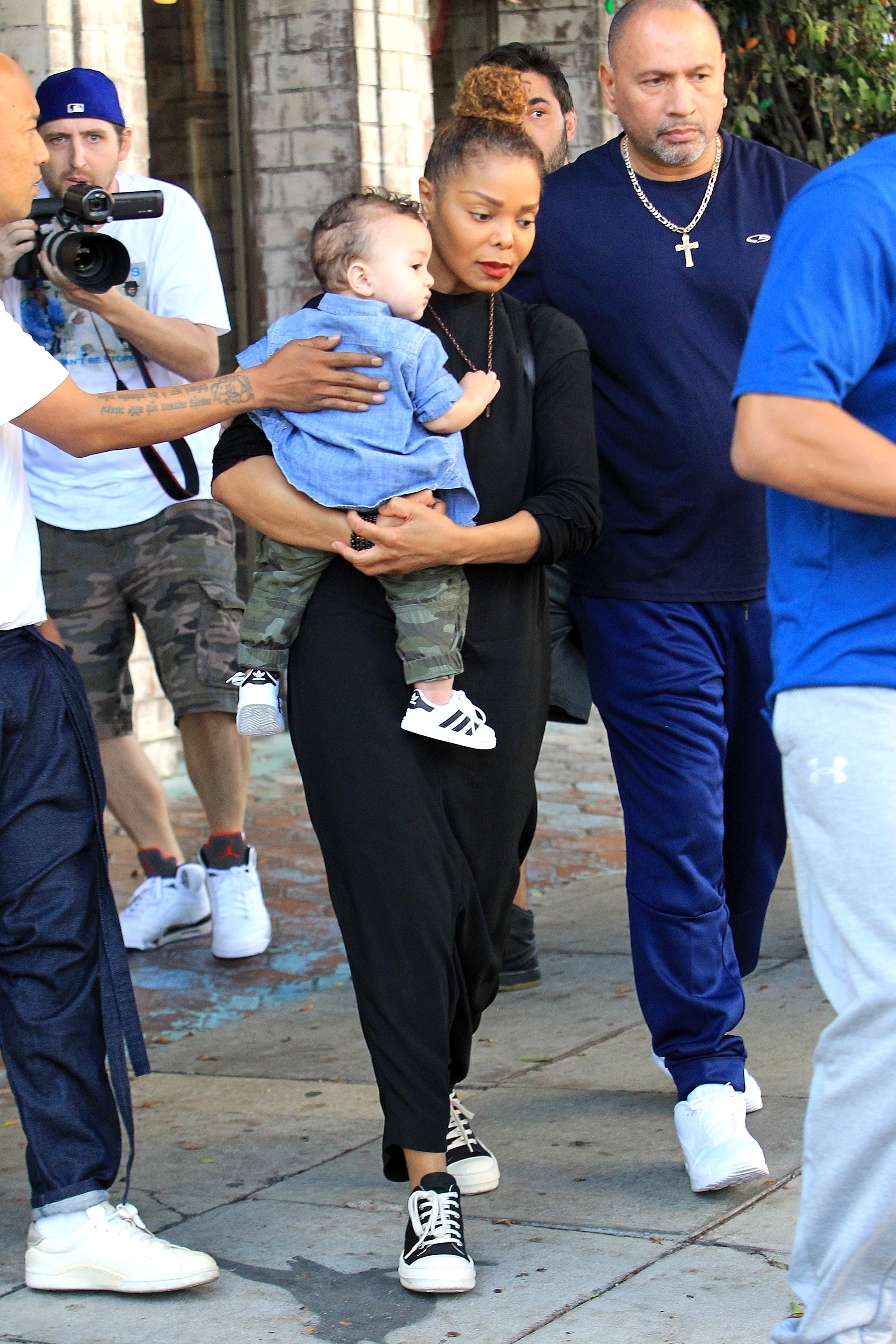 PHOTOS – Janet Jackson de sortie avec son fils Eissa, le bout de chou est  craquant - Gala