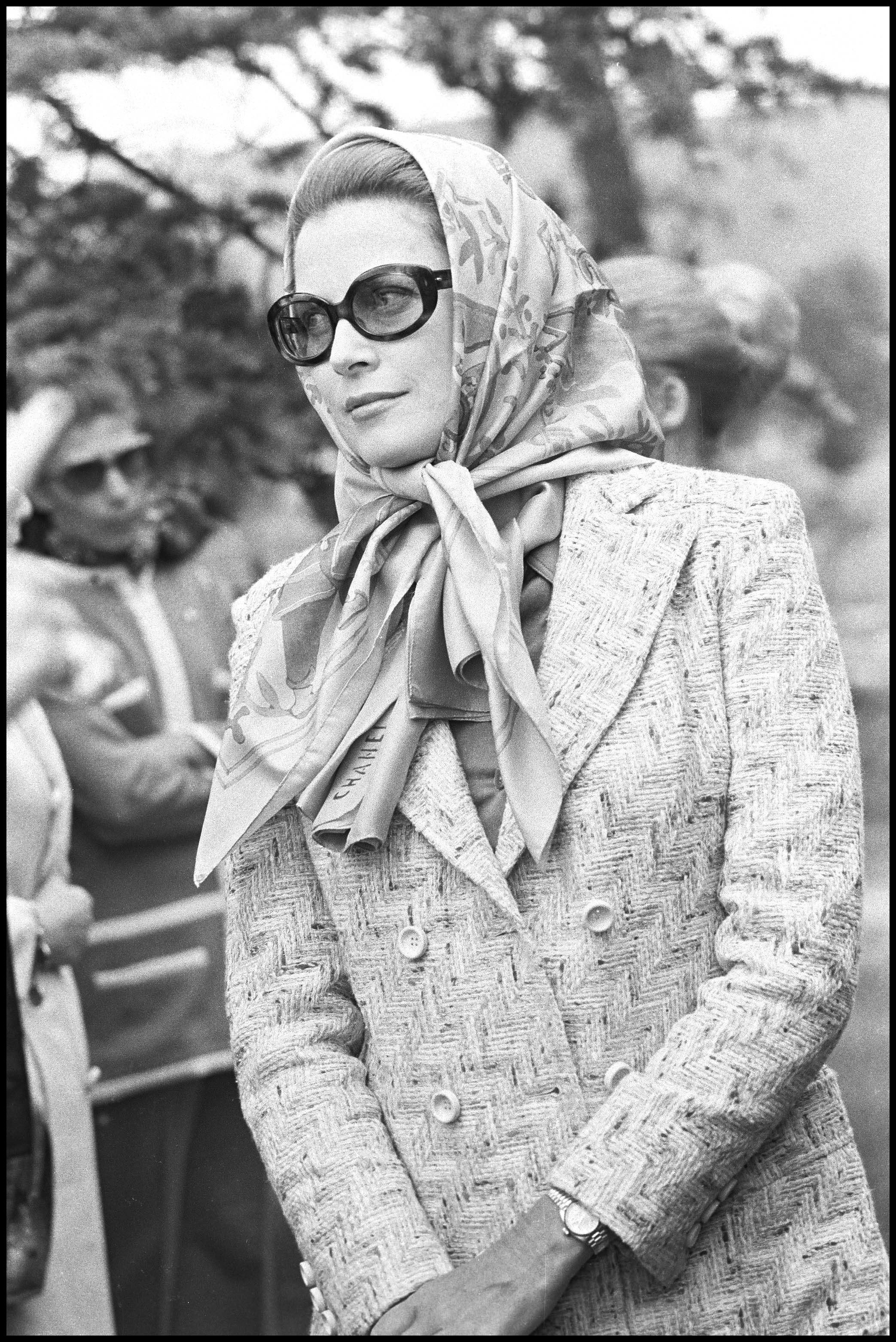 PHOTOS - Comment porter le foulard, accessoire tendance de l'été 2019 déjà  adopté par Karlie Kloss ? - Gala