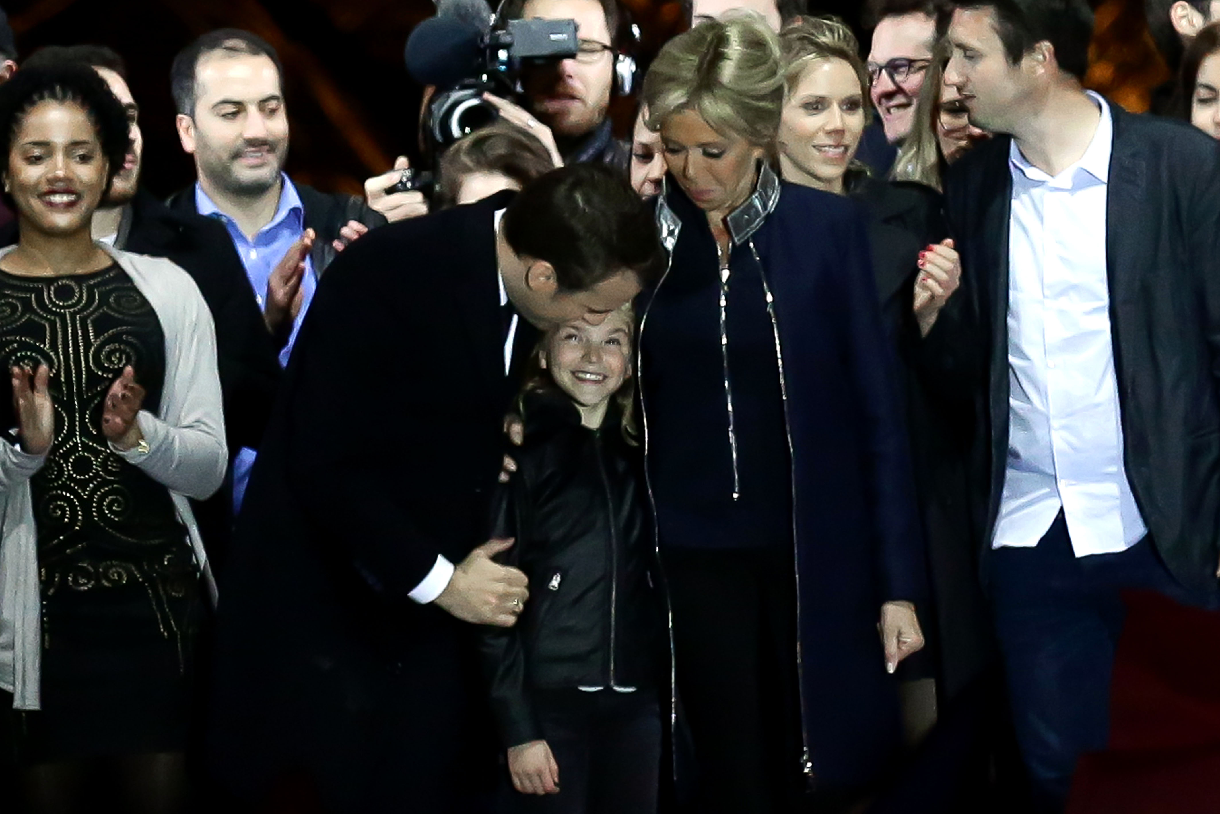 PHOTOS – Brigitte Macron : son look de sportive en sneakers griffées Louis  Vuitton et vélo - Gala