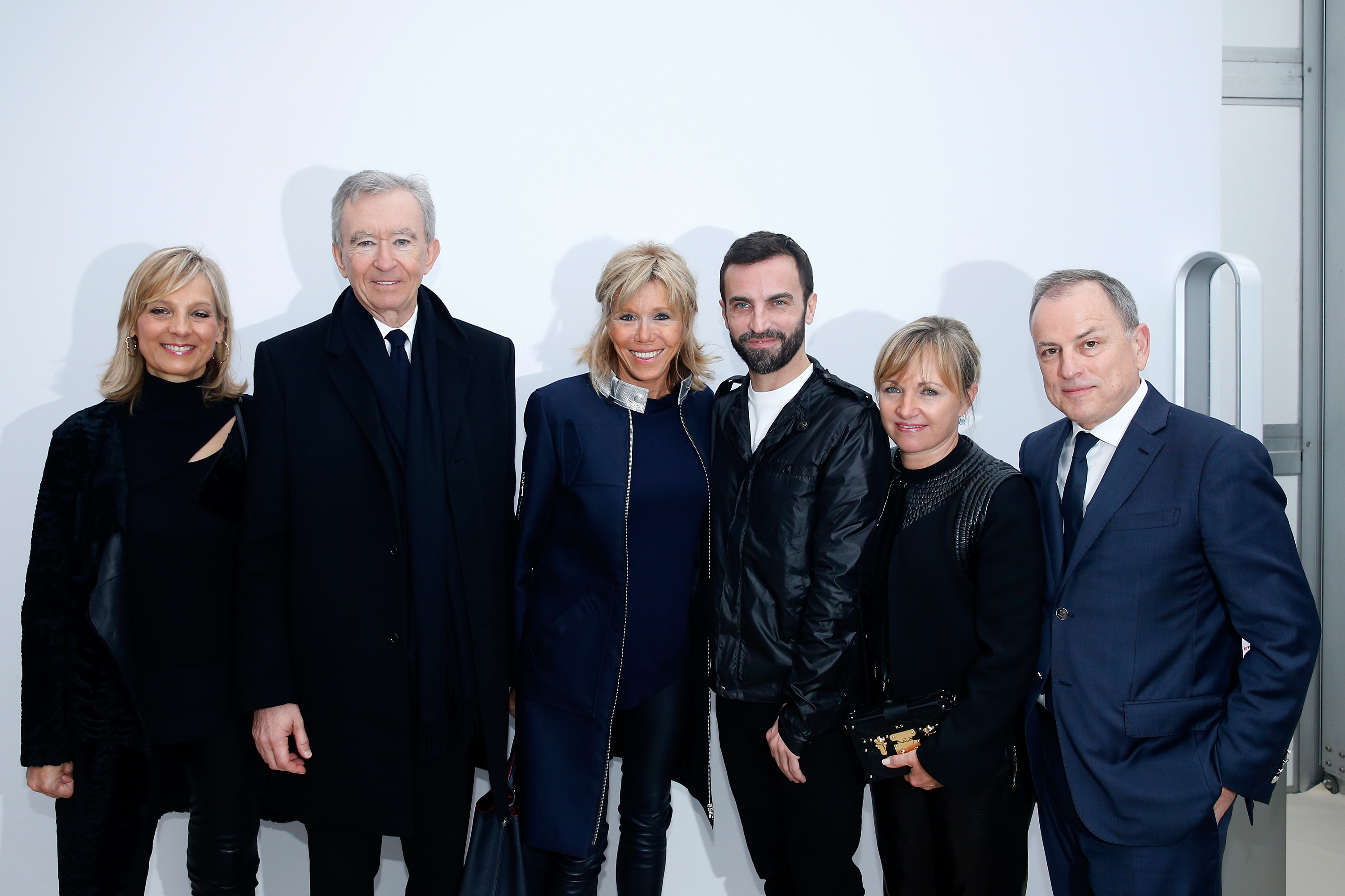 PHOTOS - Brigitte Macron sublime en total look bleu marine signé Louis  Vuitton en soutien à son mari - Gala