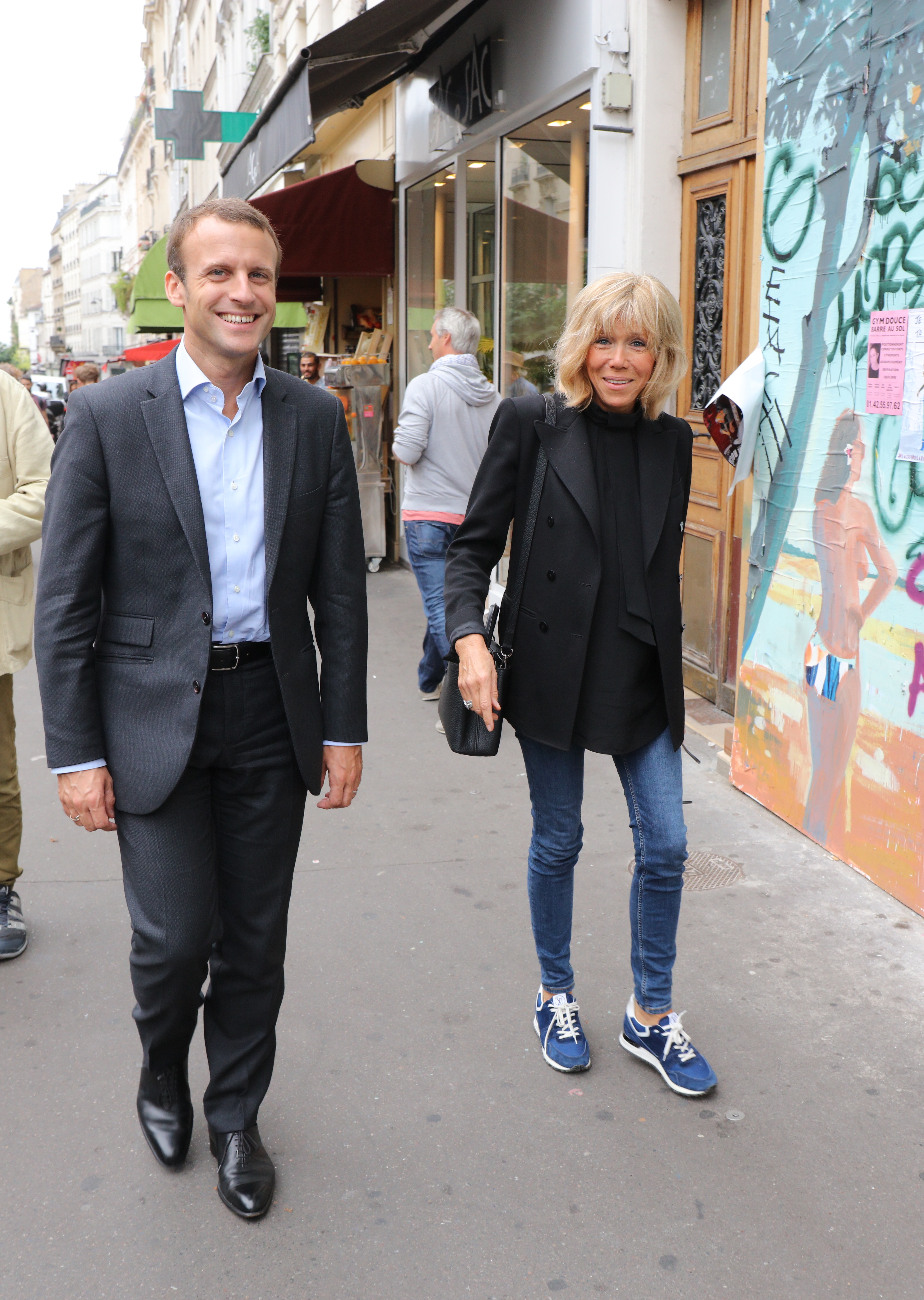 Photos Brigitte Macron Pour La Premiere Fois En Baskets Au G7 Gala