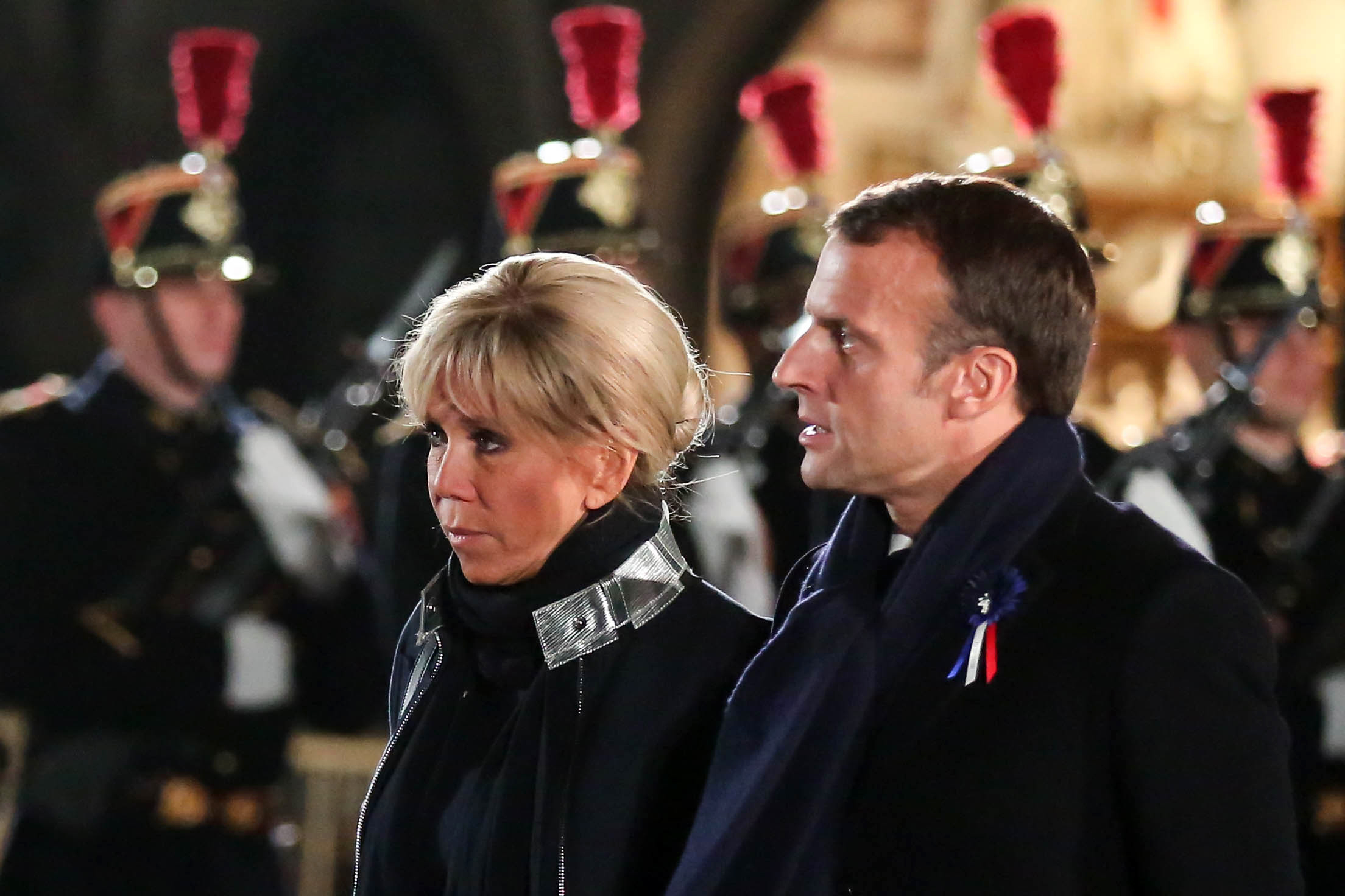 Brigitte Macron a fait sensation dans son manteau Louis Vuitton le soir de  la victoire ! – Closer