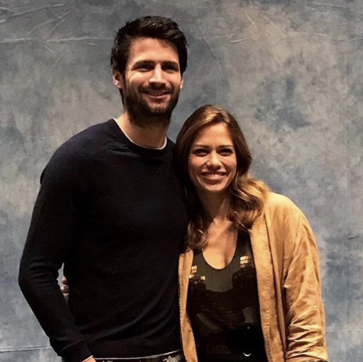 James Lafferty Et Bethany Joy Lenz Un mois et demi après l'ouragan Florence, Les Frères Scott se retrouvent à  Wilmington - Télé Loisirs