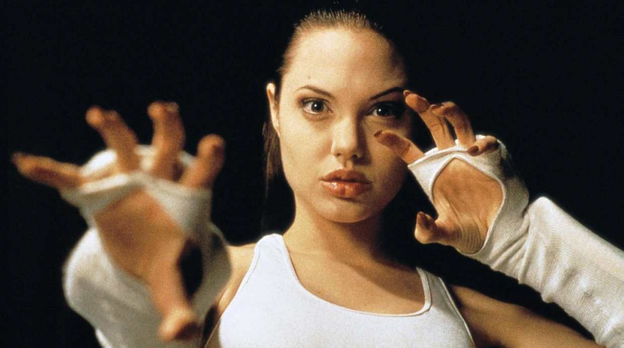 Angelina Jolie Maillot De Bain Angelina Jolie : Ses métamorphoses au cinéma - Télé Loisirs