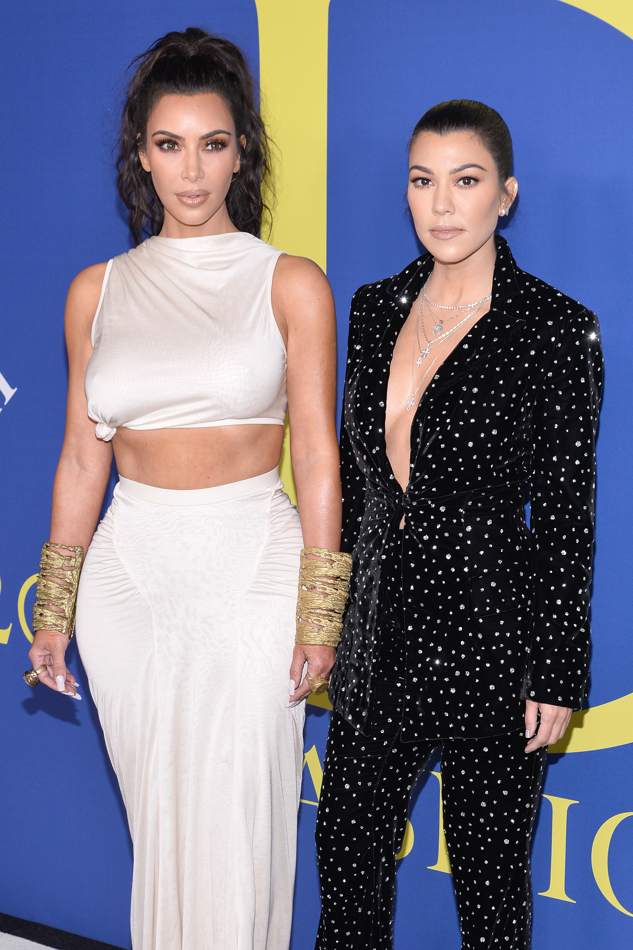 kim-kardashian-sans-soutien-gorge-et-frigorifi-e-dans-un-top