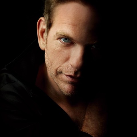 Garou se met au parfum