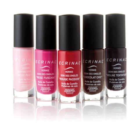 Ecrinal lance sa première ligne de vernis colorés