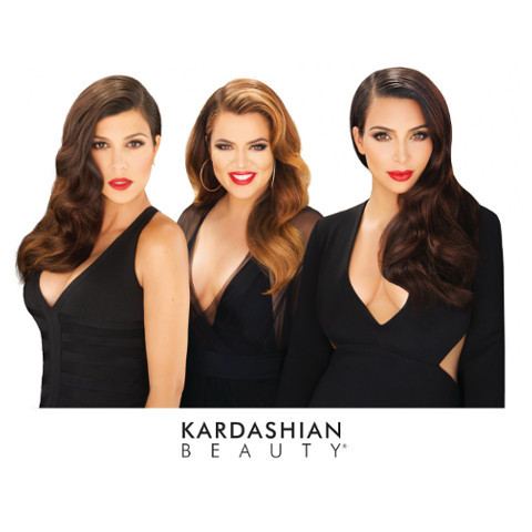 Les soeurs Kardashian arrivent chez Marionnaud