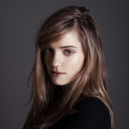 Noémie Schmidt, égérie du prochain parfum Rochas