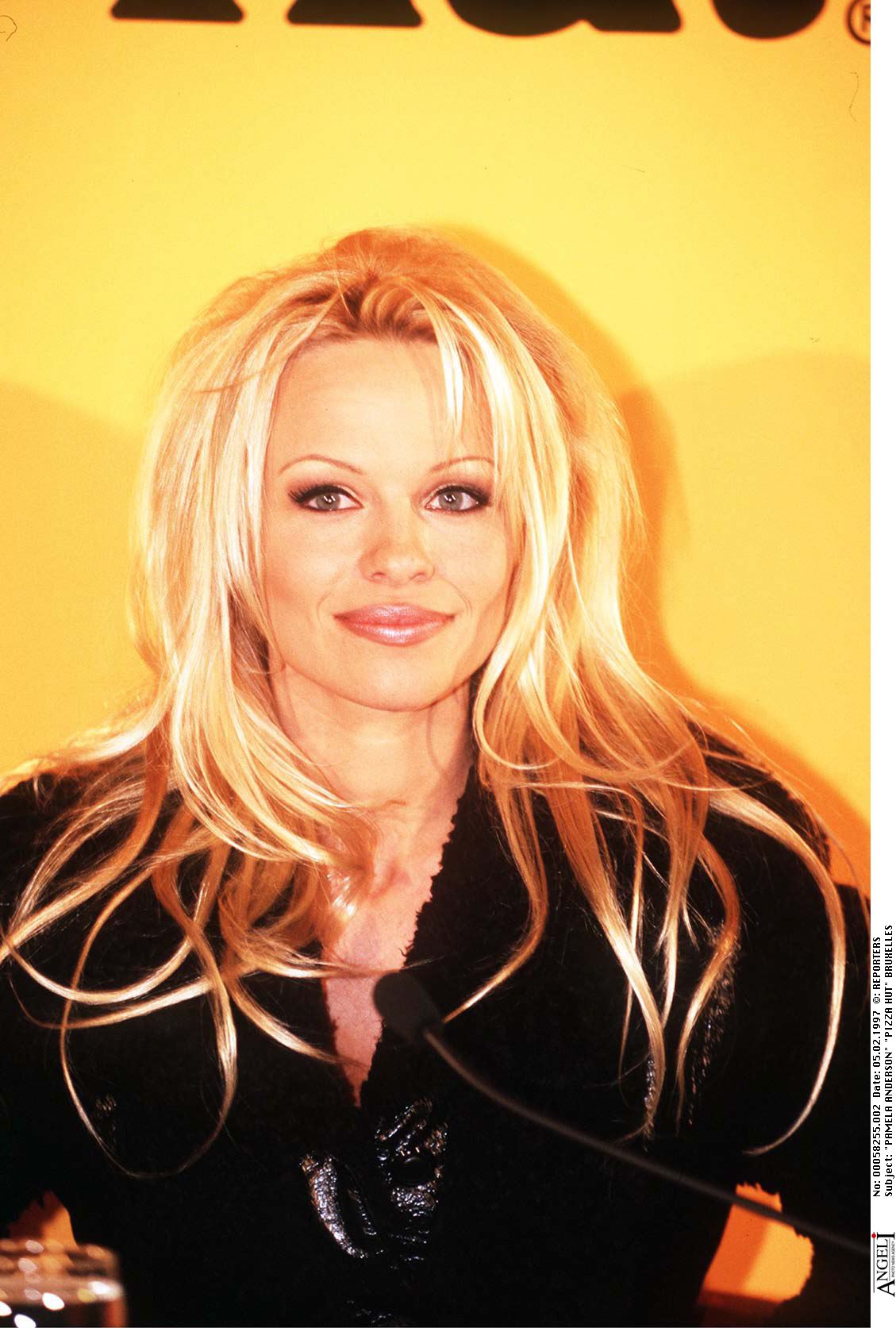 Pamela Anderson, son évolution physique en images - Femme Actuelle