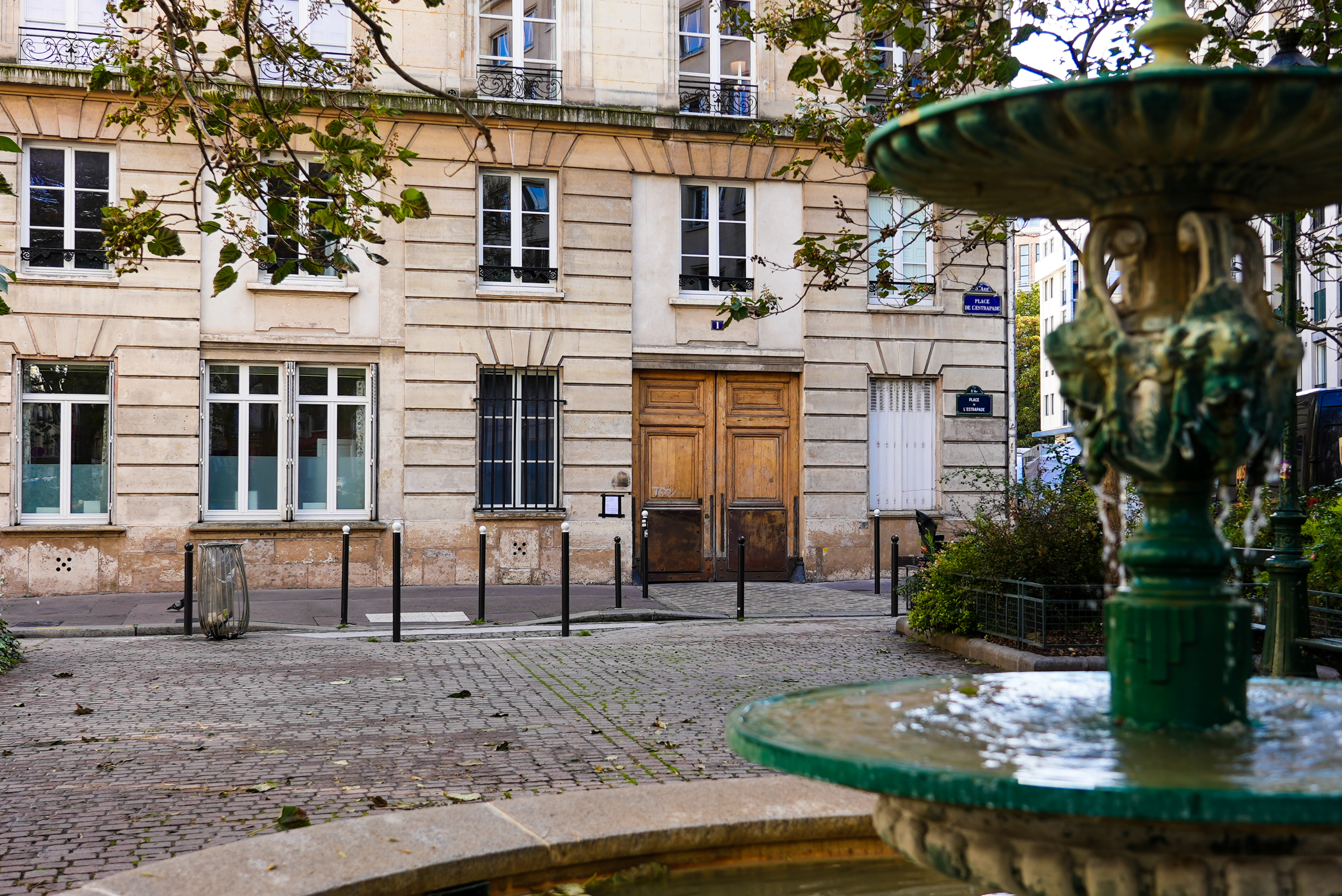 Lieu Tournage Emily In Paris Saison 3 Emily in Paris : les vrais lieux de tournage de la série de Netflix  (PHOTOS) - Télé Loisirs