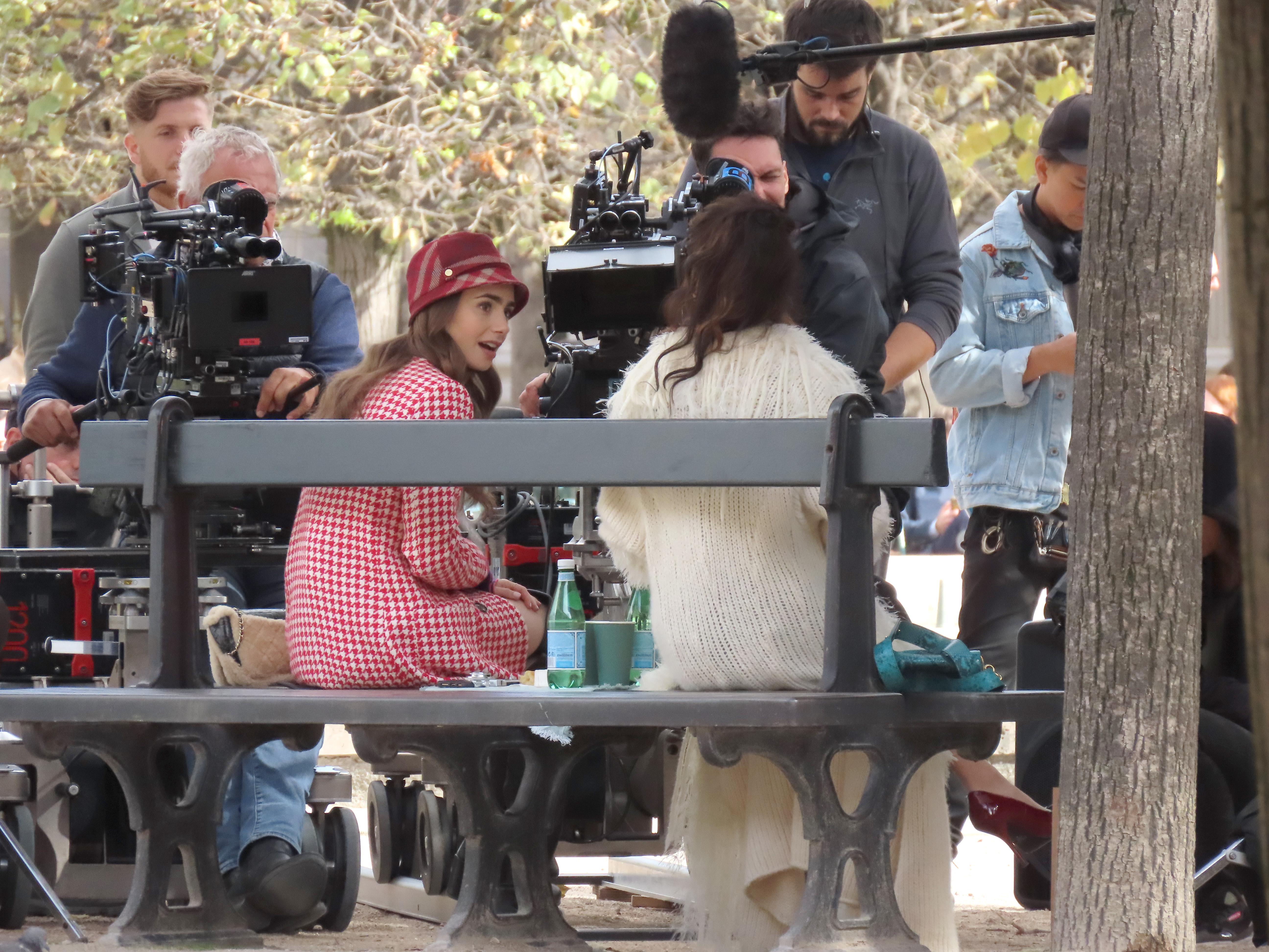 Lieu Tournage Emily In Paris Saison 3 Emily in Paris : les vrais lieux de tournage de la série de Netflix  (PHOTOS) - Télé Loisirs